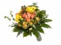 Bouquet di<br />
Rose, alstroemeria, hypericum e 